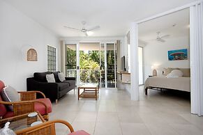 Golden Sands Beachfront Apartment Resort