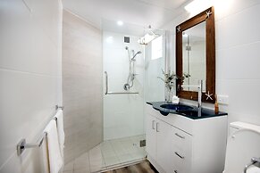 Golden Sands Beachfront Apartment Resort