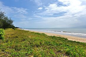 Golden Sands Beachfront Apartment Resort
