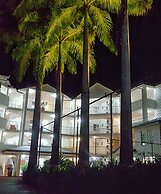 Golden Sands Beachfront Apartment Resort