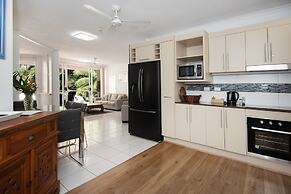 Golden Sands Beachfront Apartment Resort