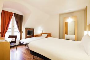 ibis Versailles Château