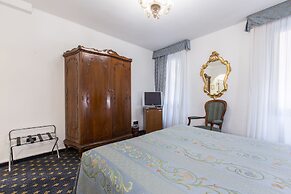 Hotel Ambassador Tre Rose