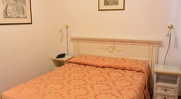 Hotel Ambassador Tre Rose