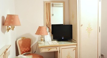 Hotel Ambassador Tre Rose