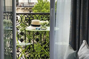 Hotel Plaza Elysées