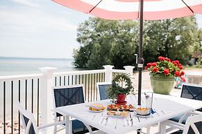 Breakers Resort & Beach Bar