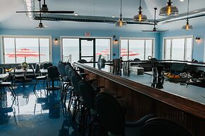 Breakers Resort & Beach Bar