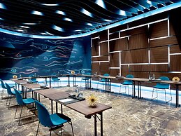 De Bonart Naples, Curio Collection by Hilton