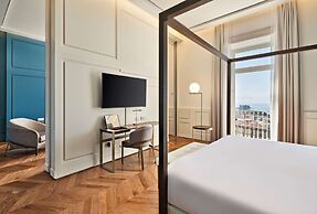 De Bonart Naples, Curio Collection by Hilton