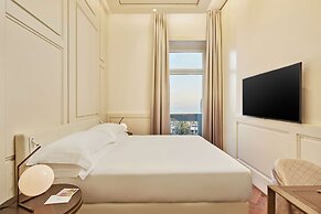 De Bonart Naples, Curio Collection by Hilton