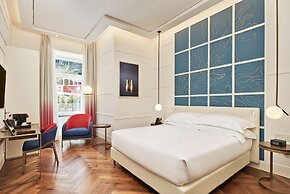 De Bonart Naples, Curio Collection by Hilton