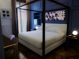 De Bonart Naples, Curio Collection by Hilton