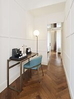De Bonart Naples, Curio Collection by Hilton