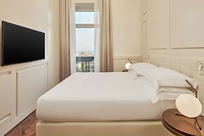 De Bonart Naples, Curio Collection by Hilton