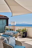 De Bonart Naples, Curio Collection by Hilton