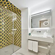 De Bonart Naples, Curio Collection by Hilton