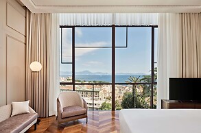 De Bonart Naples, Curio Collection by Hilton