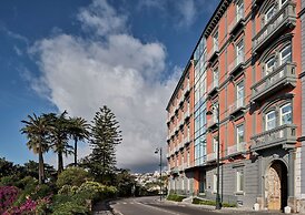De Bonart Naples, Curio Collection by Hilton