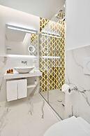 De Bonart Naples, Curio Collection by Hilton
