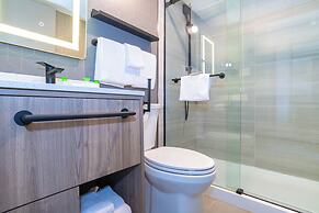 Sandman Signature Vancouver Downtown Hotel