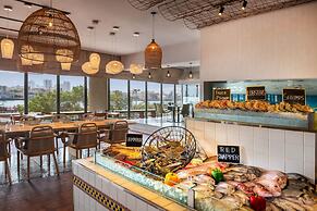 Radisson Blu Hotel, Dubai Deira Creek