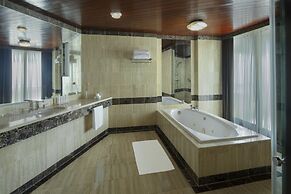 Radisson Blu Hotel, Dubai Deira Creek