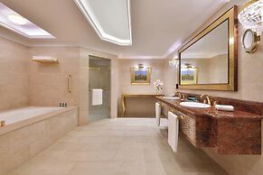 Sheraton Grand Doha Resort & Convention Hotel