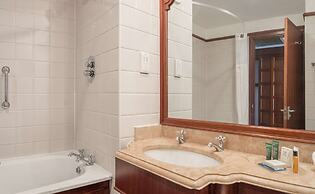 Hilton East Midlands Airport