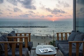 Crowne Plaza Tel Aviv Beach by IHG