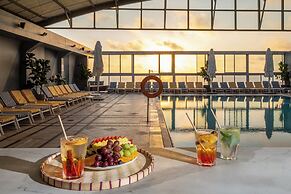 Crowne Plaza Tel Aviv Beach by IHG