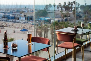 Crowne Plaza Tel Aviv Beach by IHG