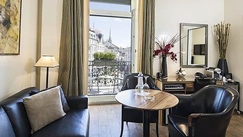 Central Plaza Hotel