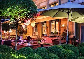 Central Plaza Hotel