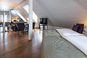 Central Plaza Hotel
