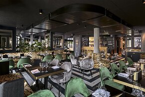 Central Plaza Hotel