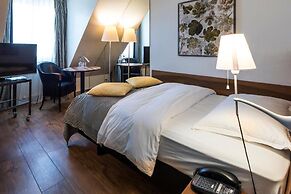 Central Plaza Hotel