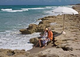 Jupiter Beach Resort & Spa