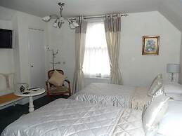 Townhouse Hotel
