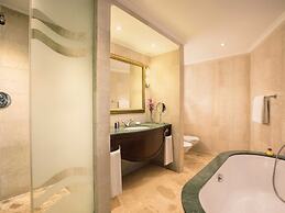 JA Beach Hotel, Dubai