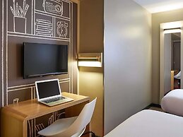 Ibis Paris Canal Saint Martin