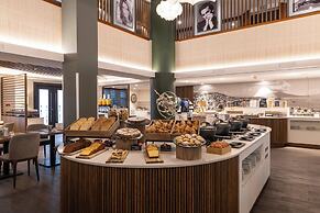 Holiday Inn Naples by IHG