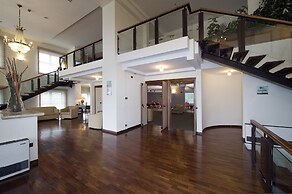 Holiday Inn Naples by IHG