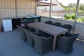 Augusta Courtyard Motel