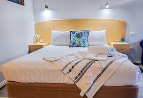 Sandors Motor Inn