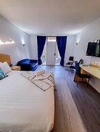 Sandors Motor Inn