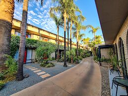 Sandors Motor Inn