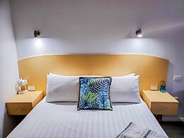 Sandors Motor Inn