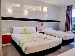 Sandors Motor Inn