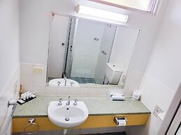 Sandors Motor Inn